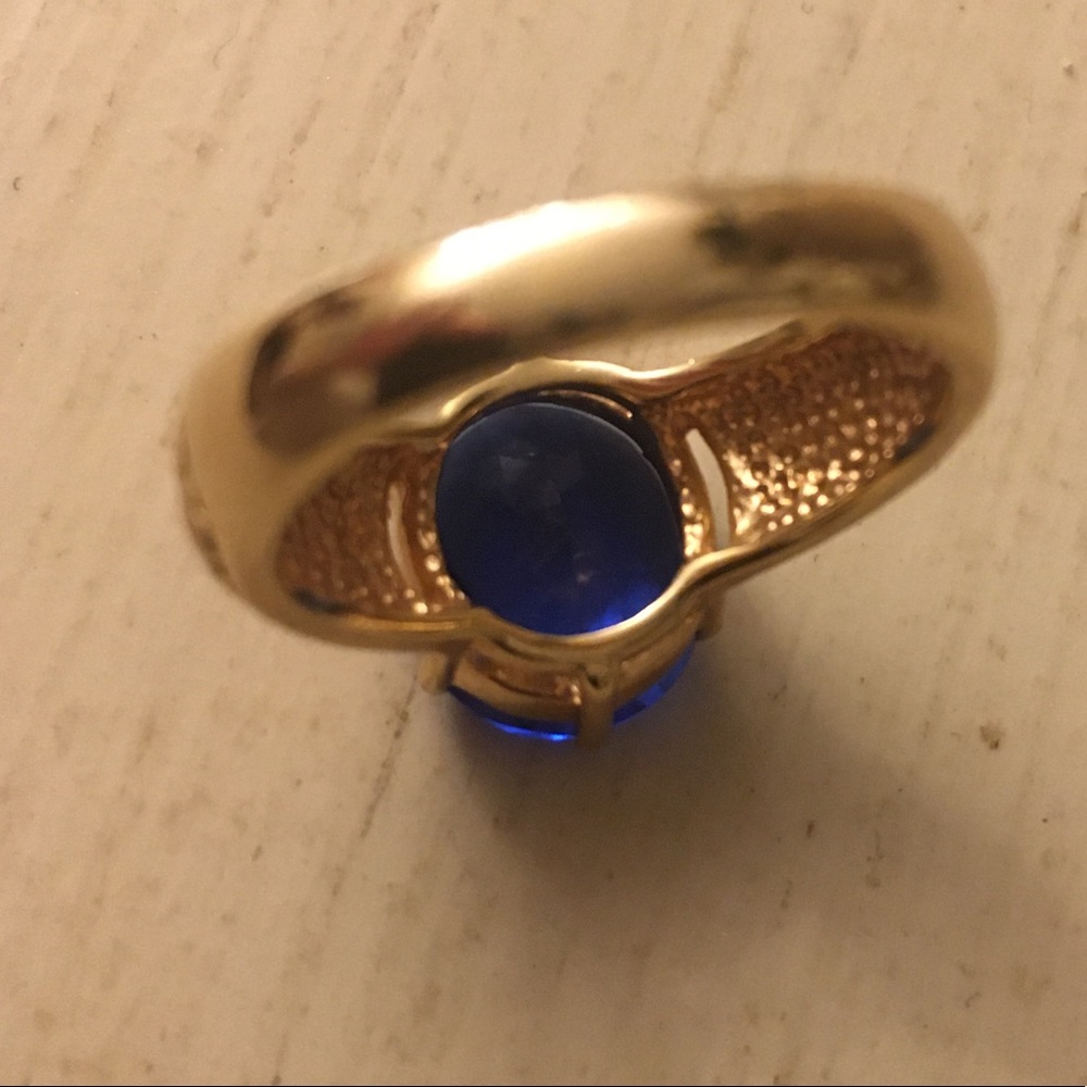 Vintage  blue stone ring with gold design - Picture 5 of 7